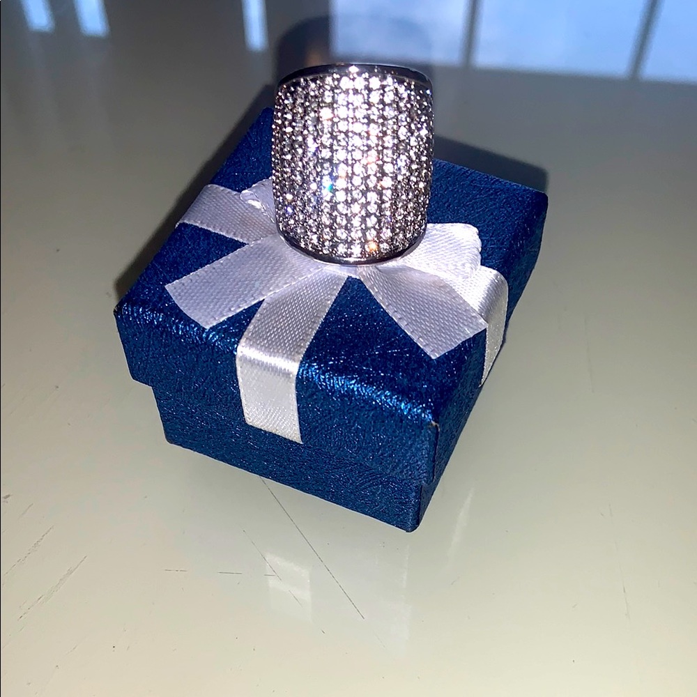 Elegant Silver Crystal Ring